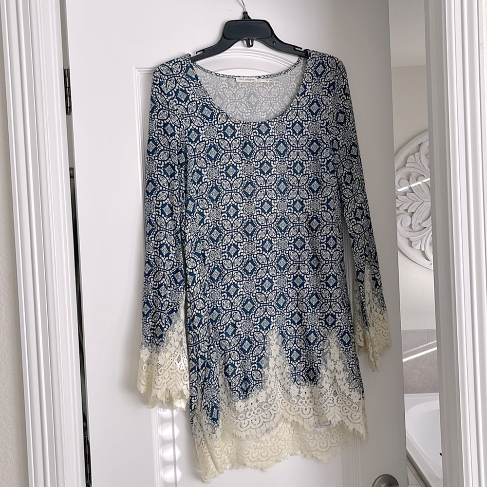 Bell sleeve lace dress
